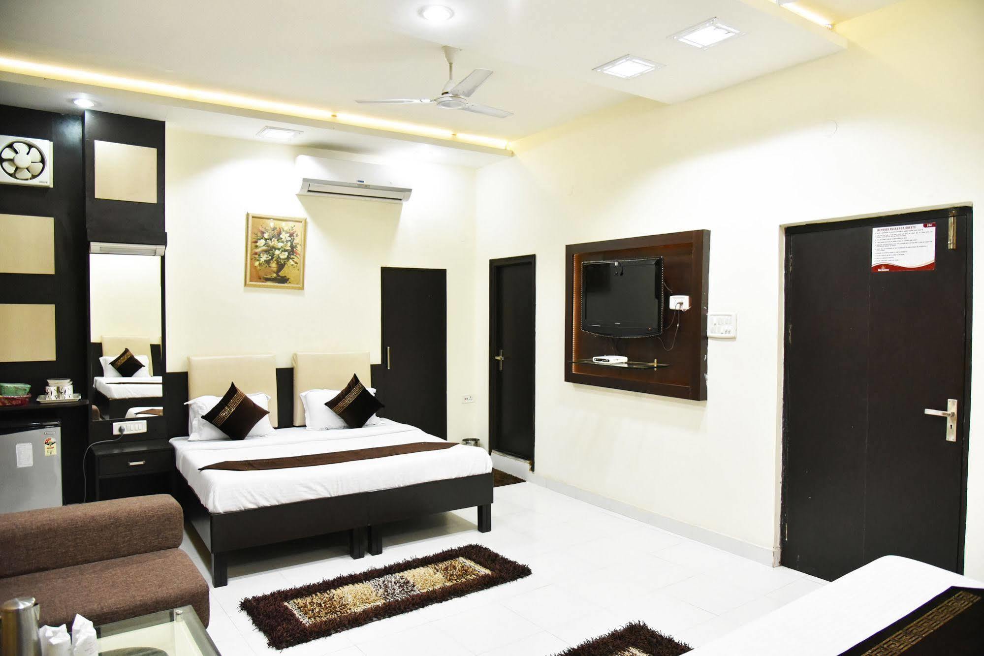 Capital O 4087 Hotel Akaal Residency Amritsar Exterior photo